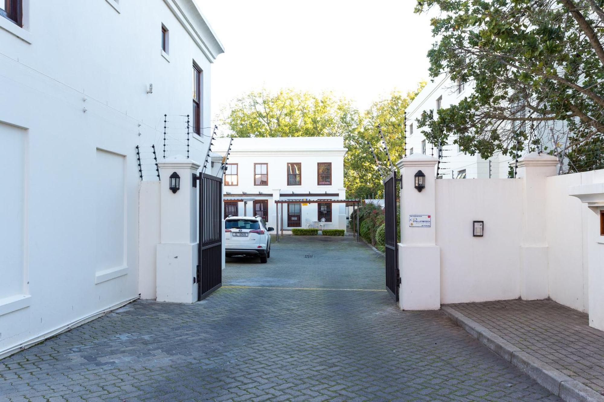 99 m2, 2 yatak odalı, 2 banyolu , Stellenbosch Central bölgesinde Dış mekan fotoğraf